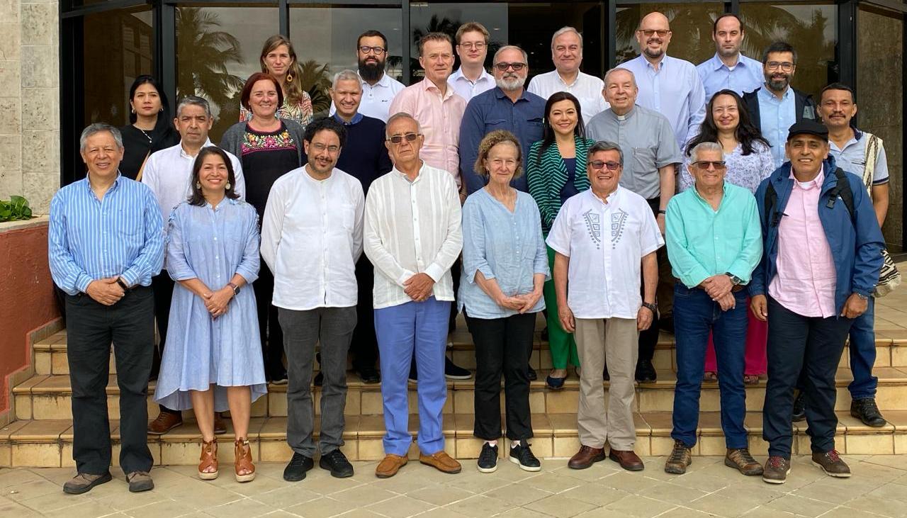 Delegaciones del Gobierno y del ELN.