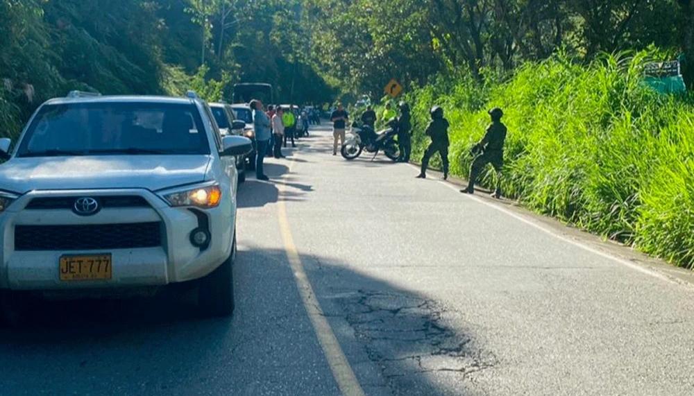 La caravana de la UNP con los disidentes.