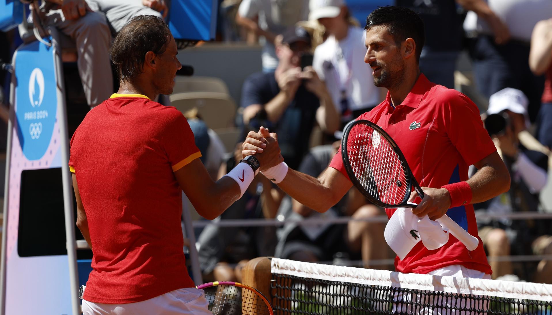 Saludo entre Rafael Nadal y Novak Djokovic.