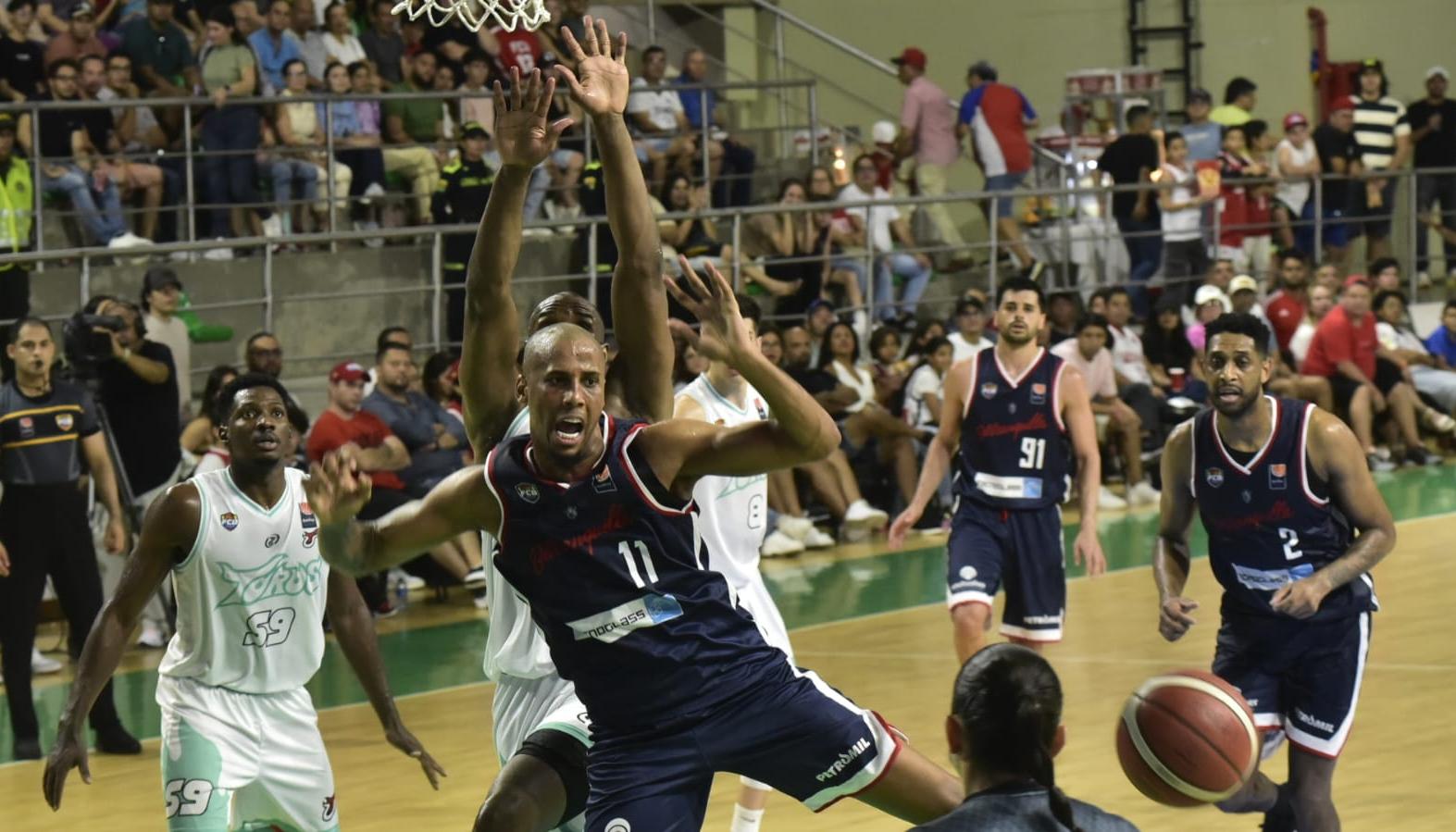 Ernesto Oglivie metió 19 puntos en el cuarto juego contra Toros del Valle.