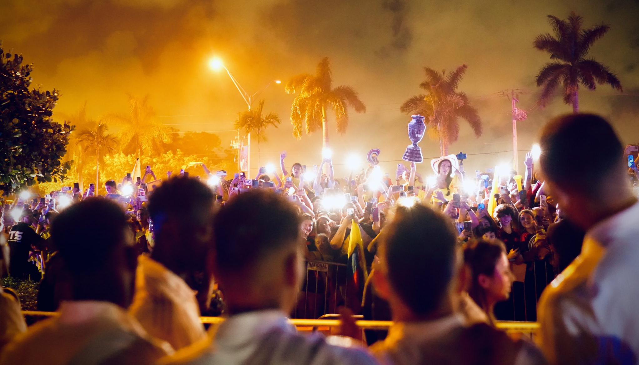 Imagen del banderazo en Miami.