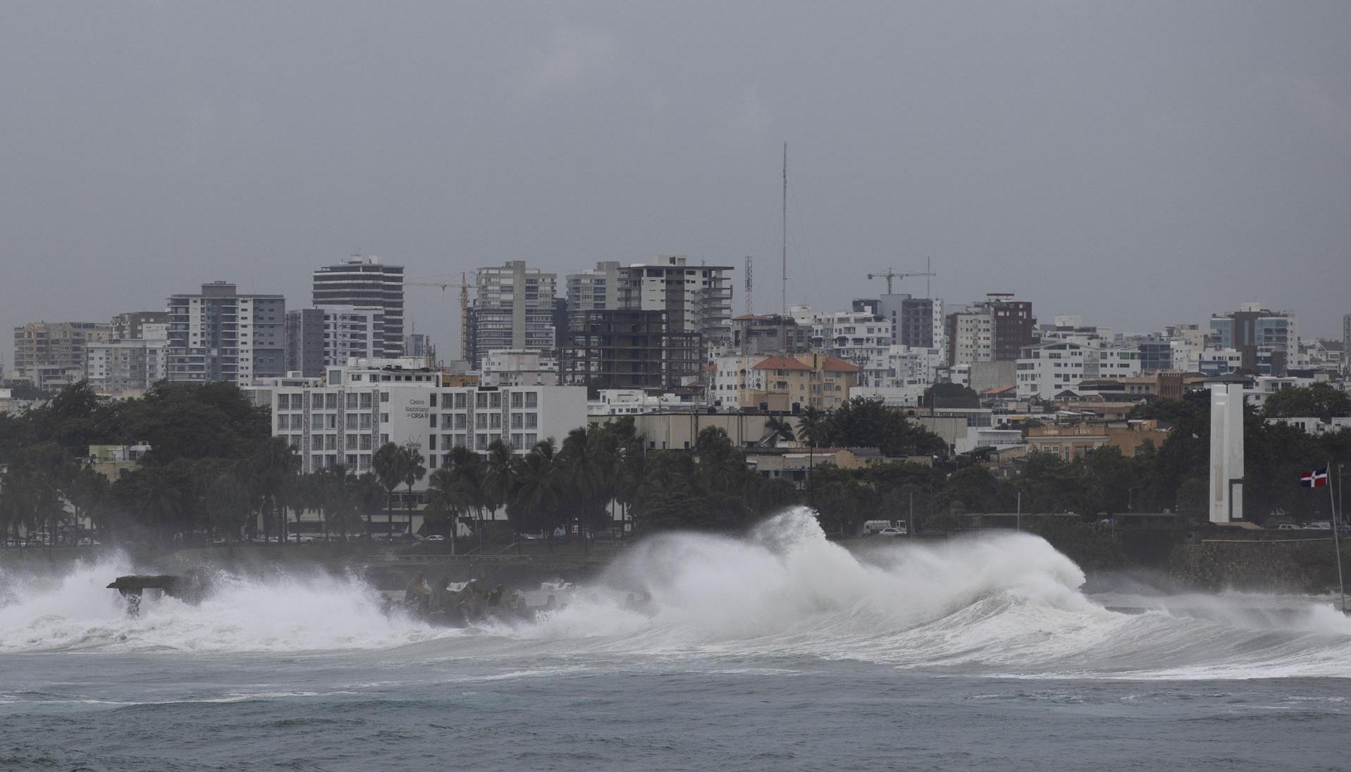 Fuerte oleaje a raíz del huracán en República Dominicana. 