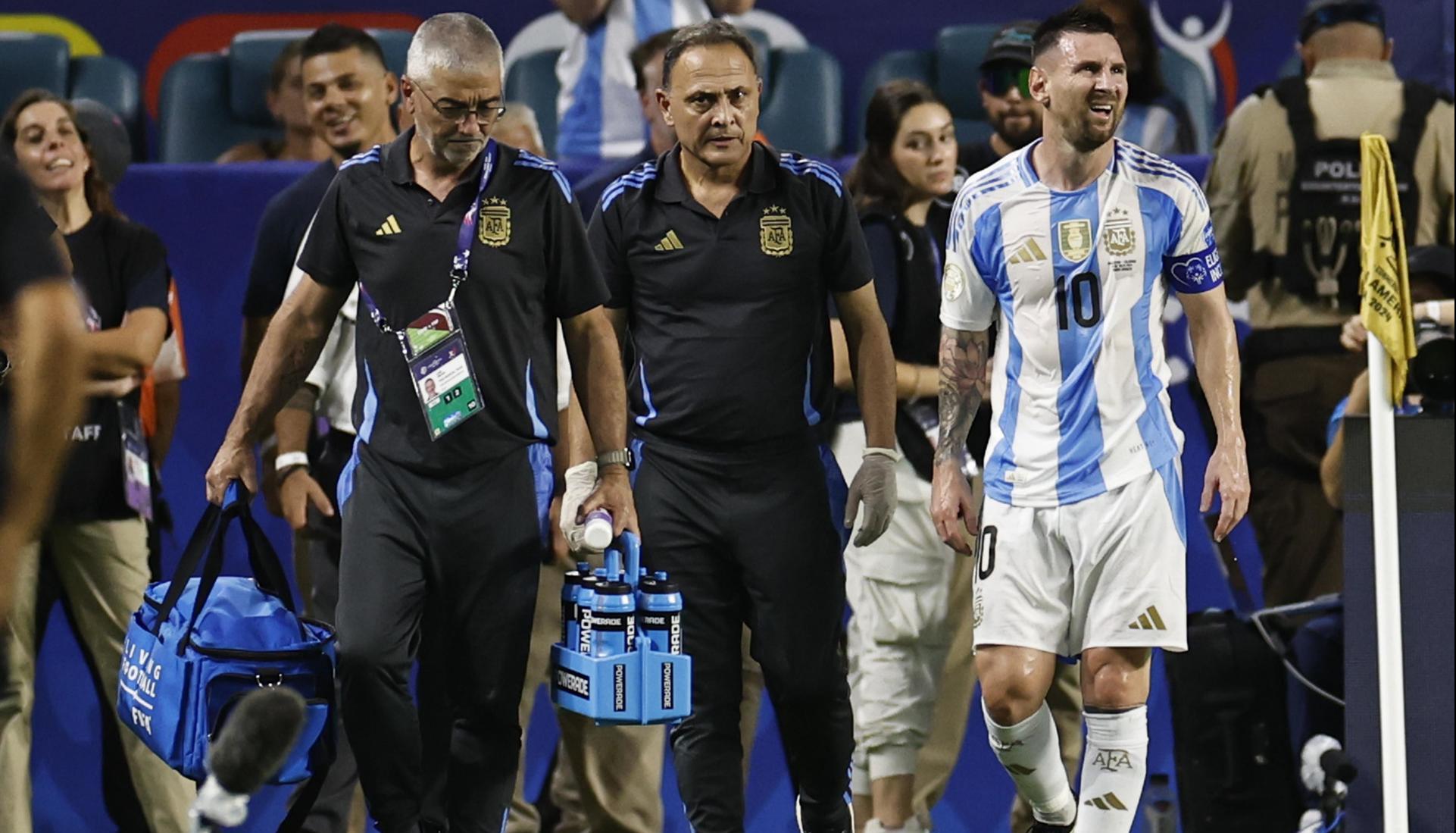Messi lesionado en el partido ante Colombia.