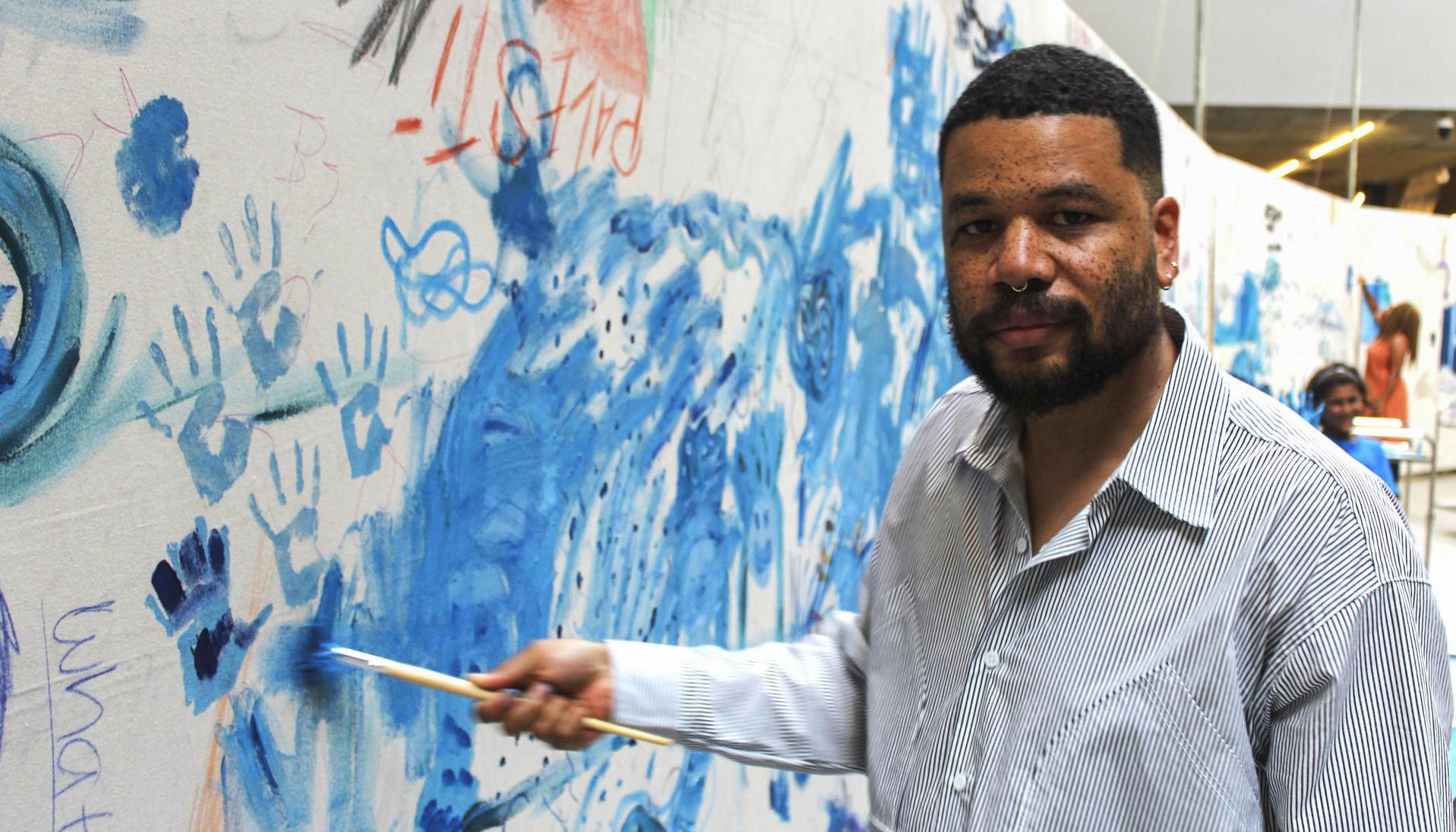 El artista colombiano Oscar Murillo.