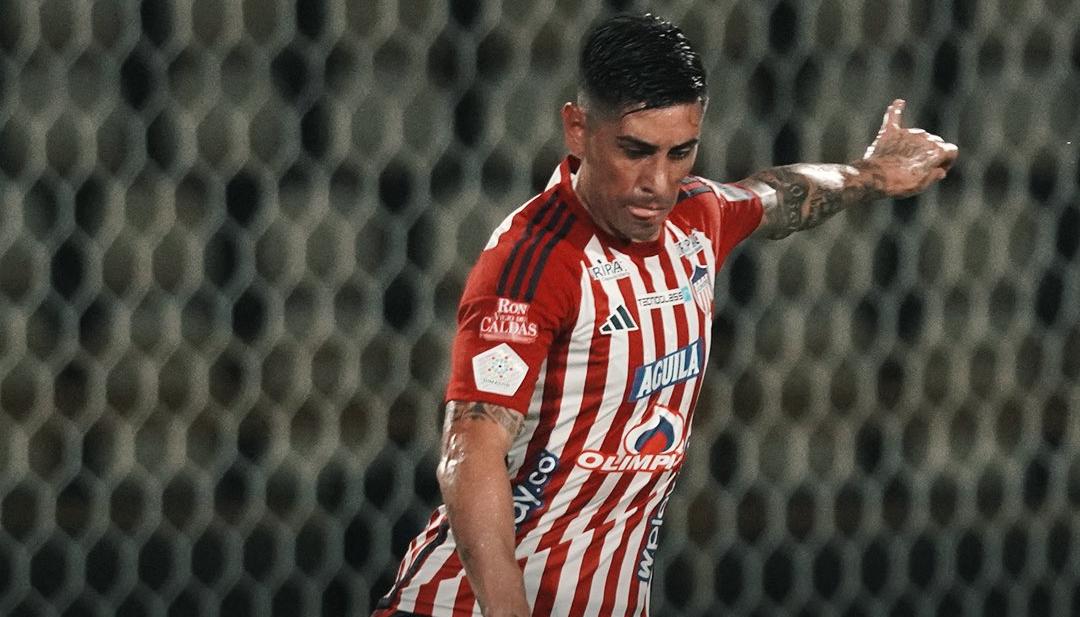 El defensor argentino Emanuel Olivera jugó el primer tiempo.
