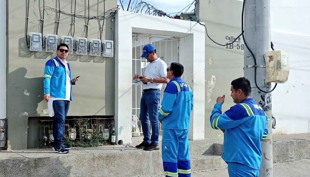 Personal de Air-e en trabajo de campo