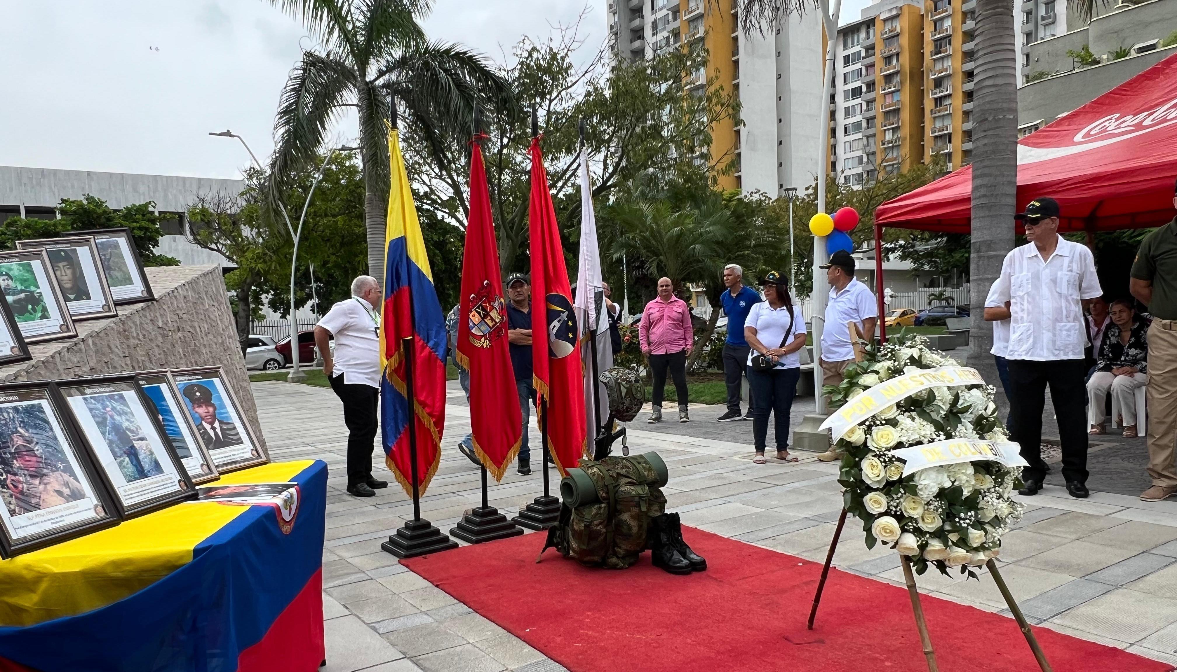 La conmemoración se realizó en la Plaza de la Paz.