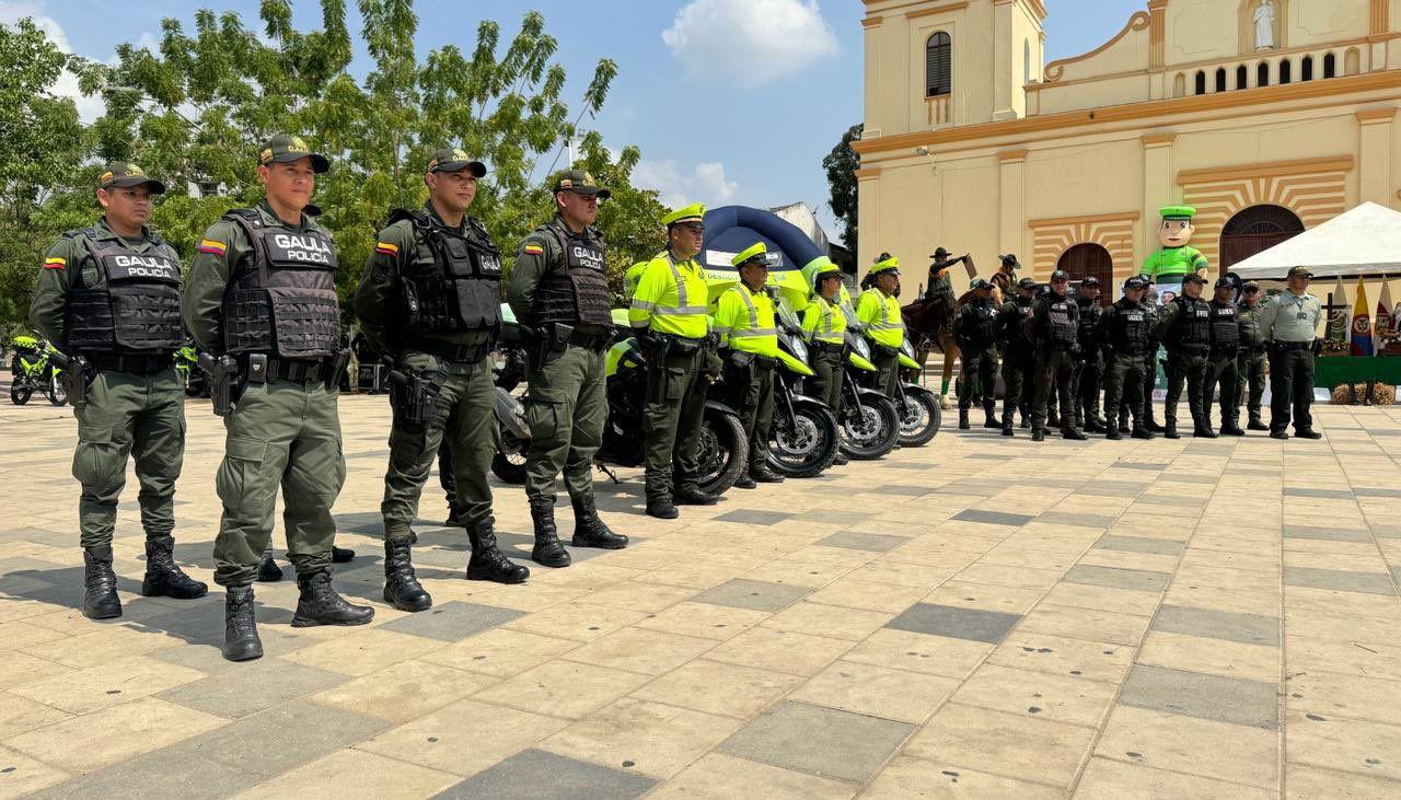 Policías que prestarán la seguridad este domingo. 