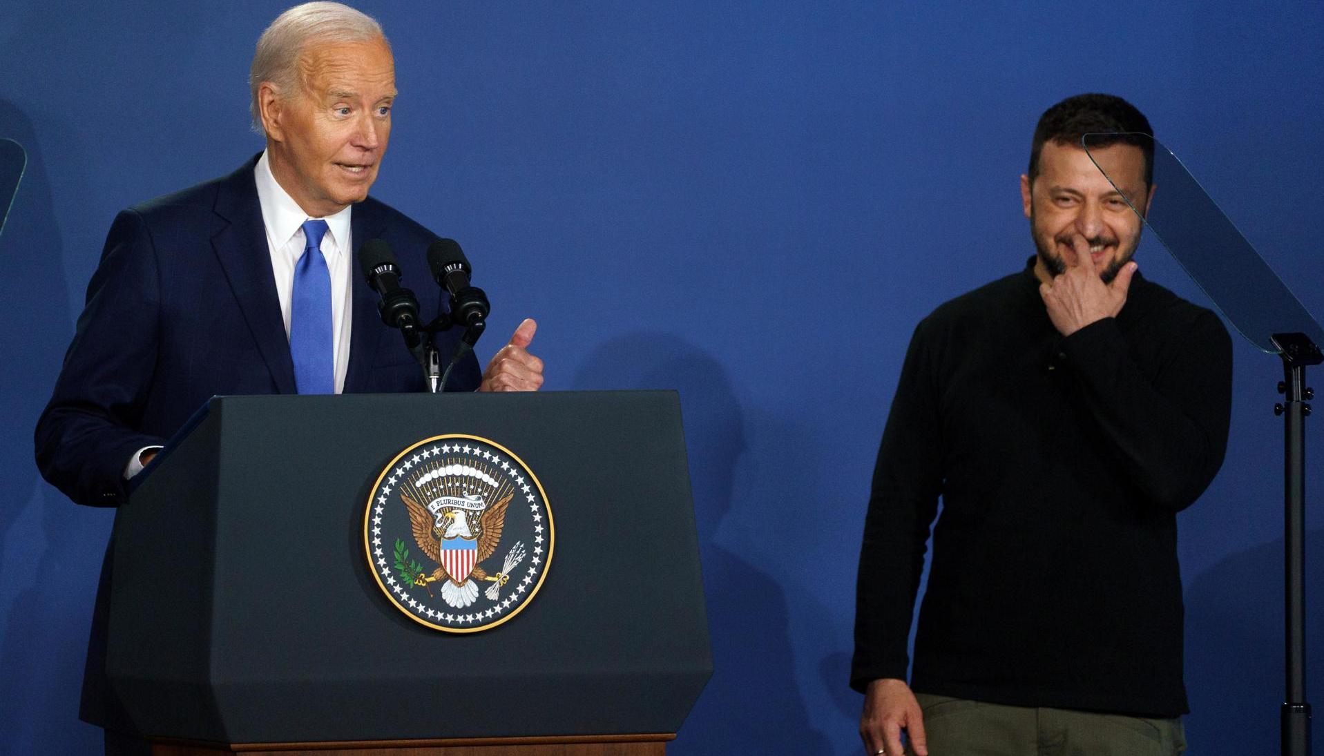 El presidente de Ucrania, Volodímir Zelenski, junto al presidente de Estados Unidos, Joe Biden. 