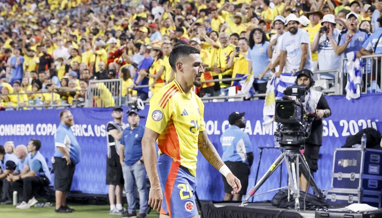 Daniel Muñoz tras ser expulsado.