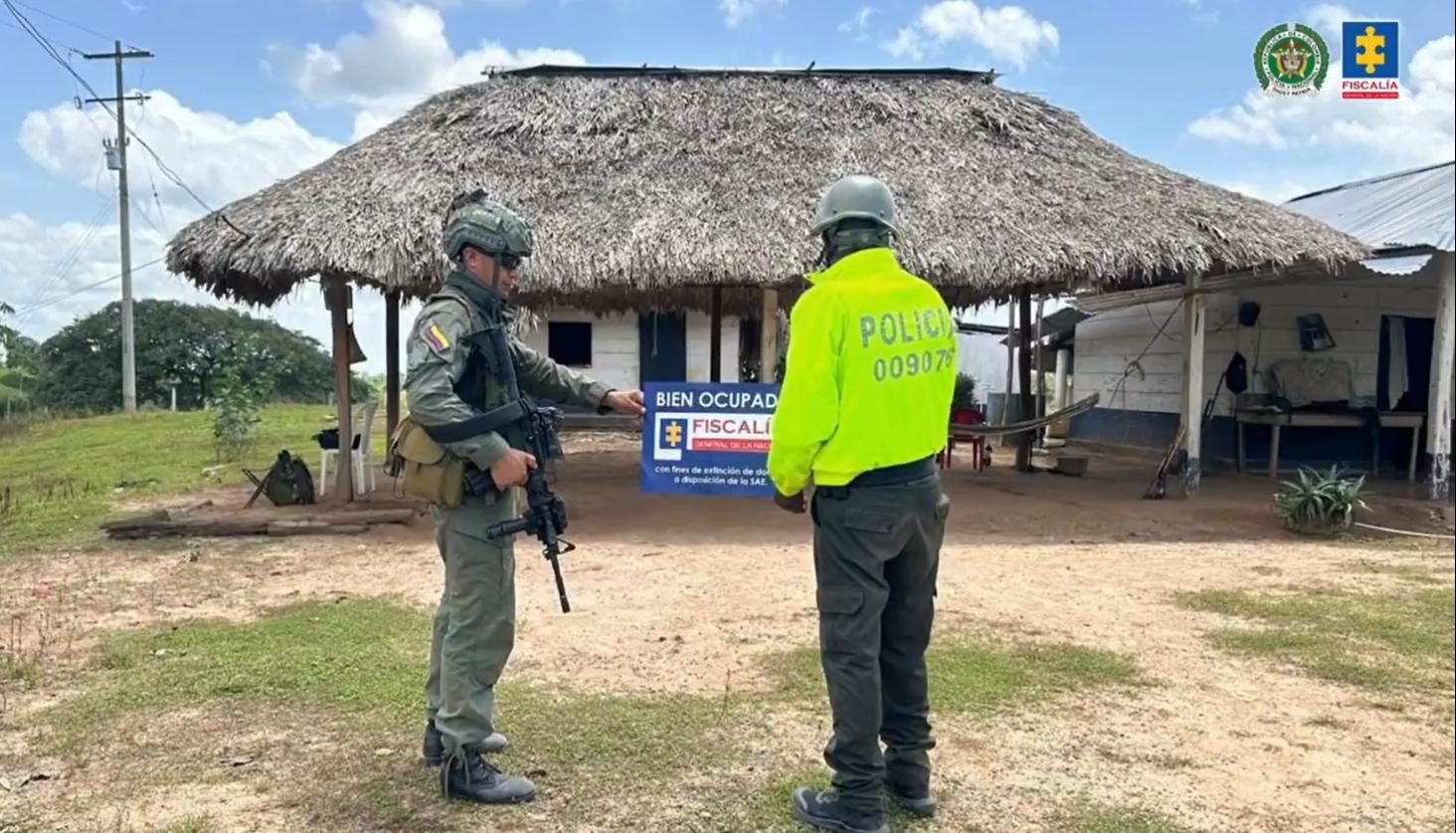 Autoridades en la operación.