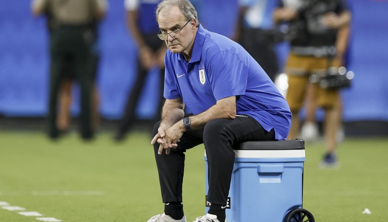 Marcelo Bielsa, técnico de Uruguay, durante el partido contra Colombia. 