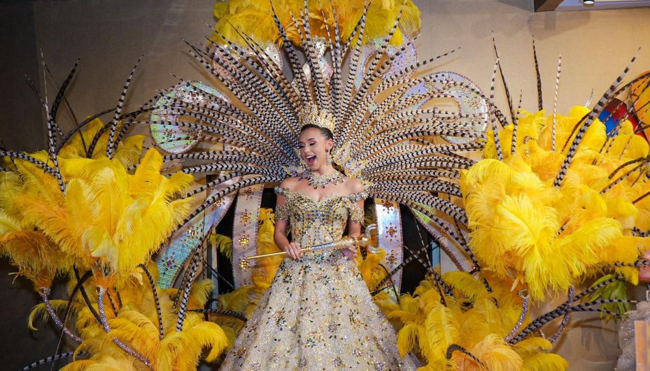 ‘Entre Palmeras’, creación que usó la soberana en su noche de coronación y Batalla de Flores.