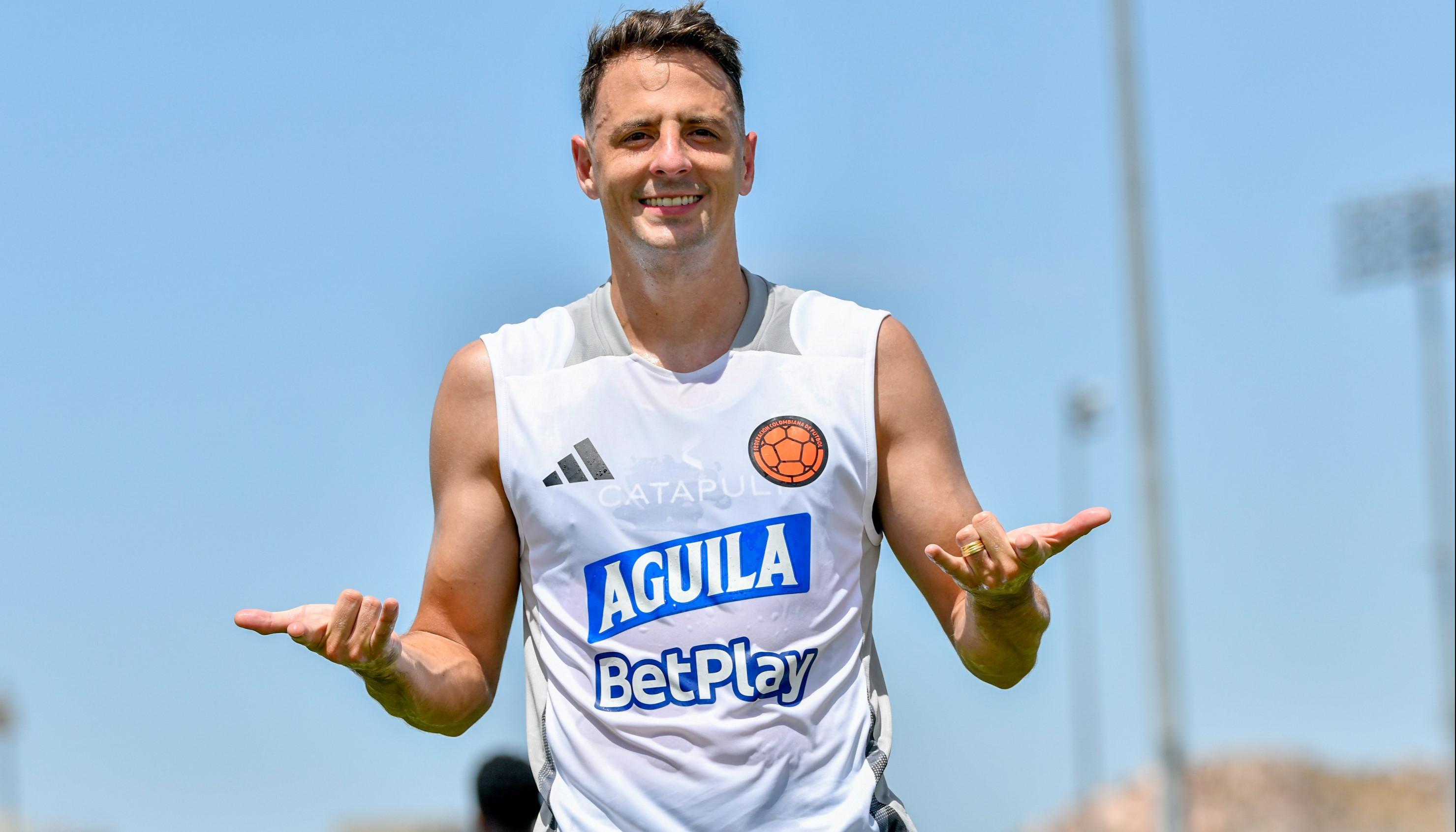 Santiago Arias reemplazará a Daniel Muñoz, expulsado contra Uruguay. 