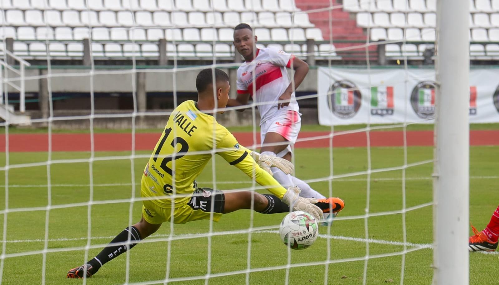 El gol del descuento de Atlántico marcado por Cristian Peñate. 
