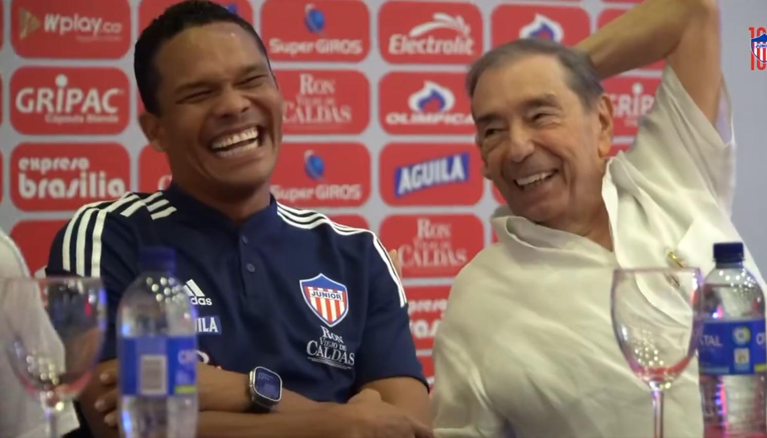El capitán Carlos Bacca y el accionista Fuad Char durante la presentación del Junior.