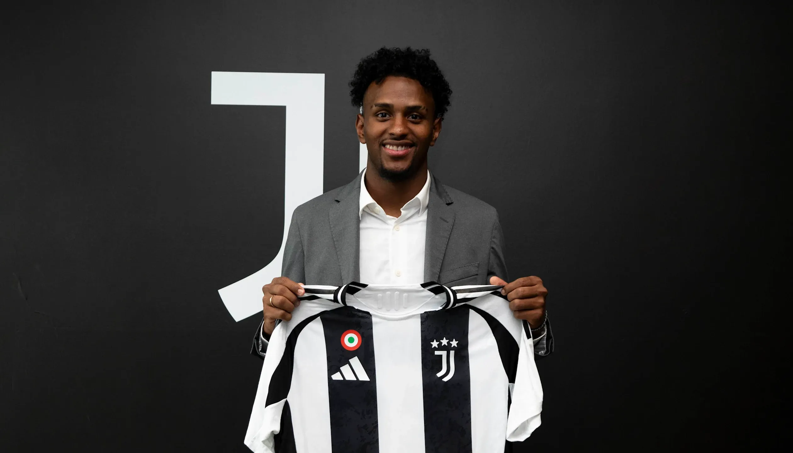 Juan David Cabal con la camiseta de Juventus de Turín. 