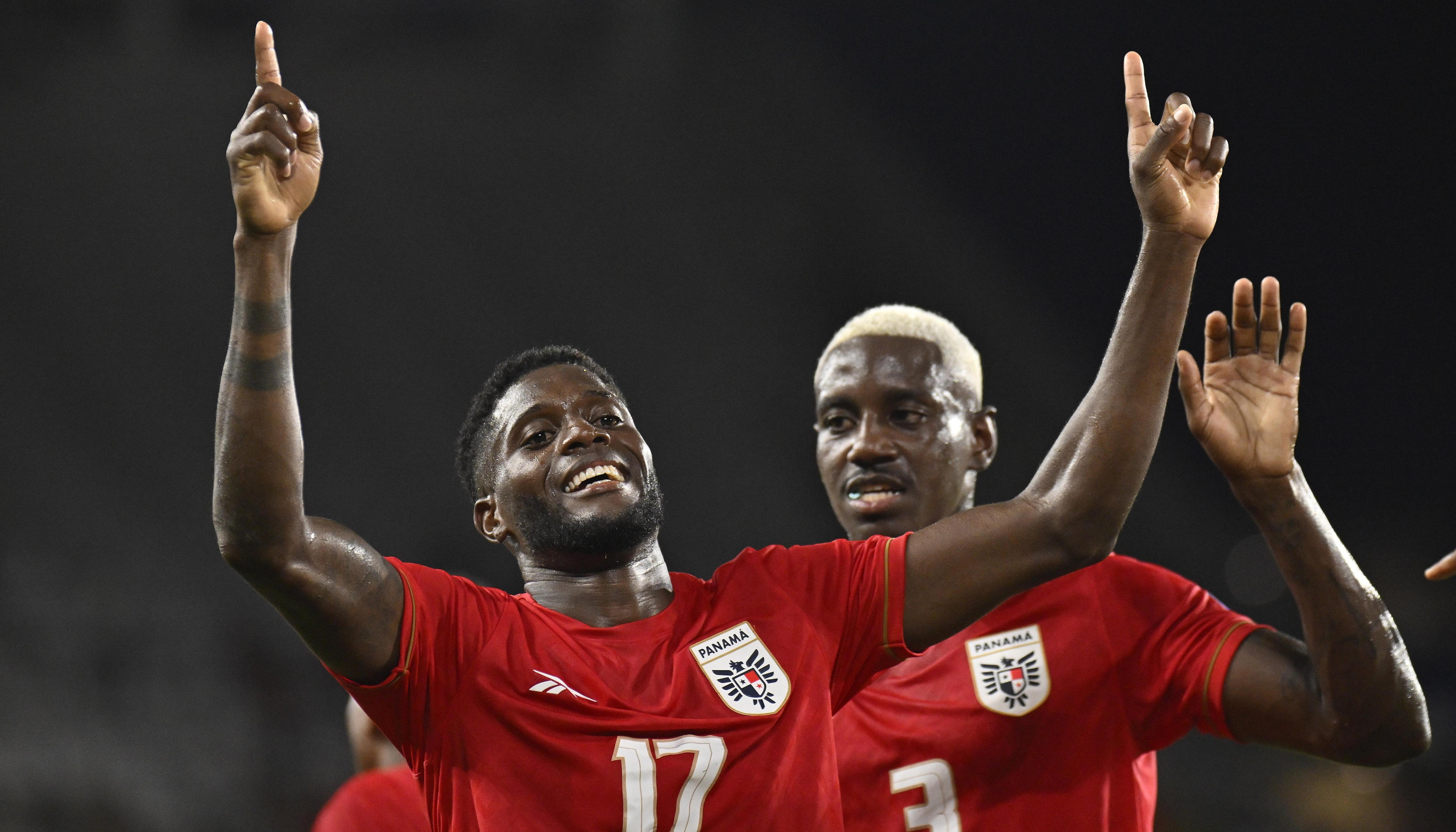 José Fajardo (17) celebra el primer gol de Panamá ante Bolivia. 