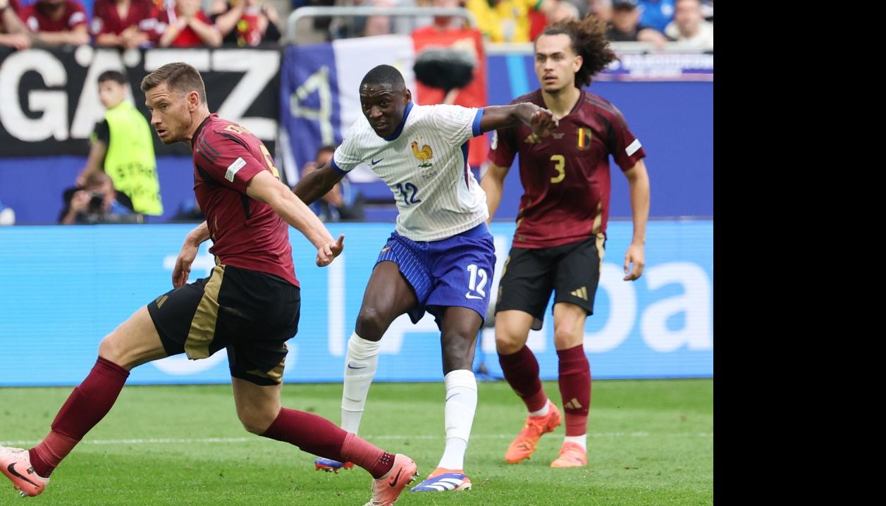 El disparo de Randl Kolo Muani que terminó en el fondo de la red de Bélgica. 