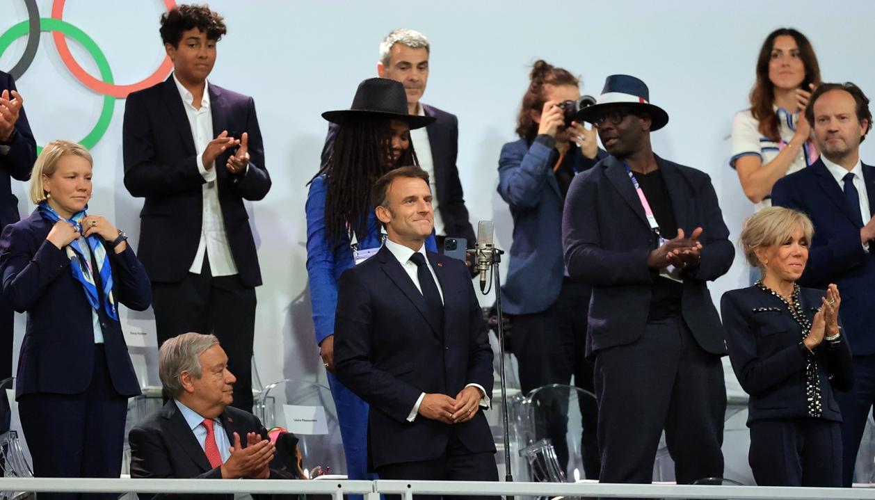 El presidente de Francia, Emmanuel Macron, tras concluir su discurso.