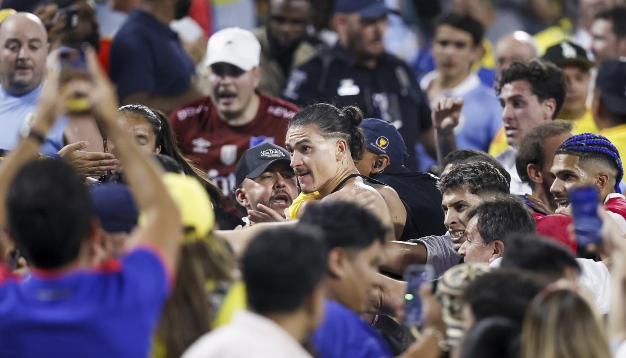 El delantero uruguayo Darwin Núñez, uno de los protagonistas de la pelea con hinchas colombianos.