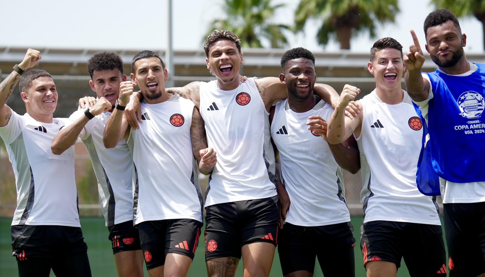 Quintero, Díaz, Muñoz, Ríos, Lerma, James y Borja tras una sesión de entrenamientos.