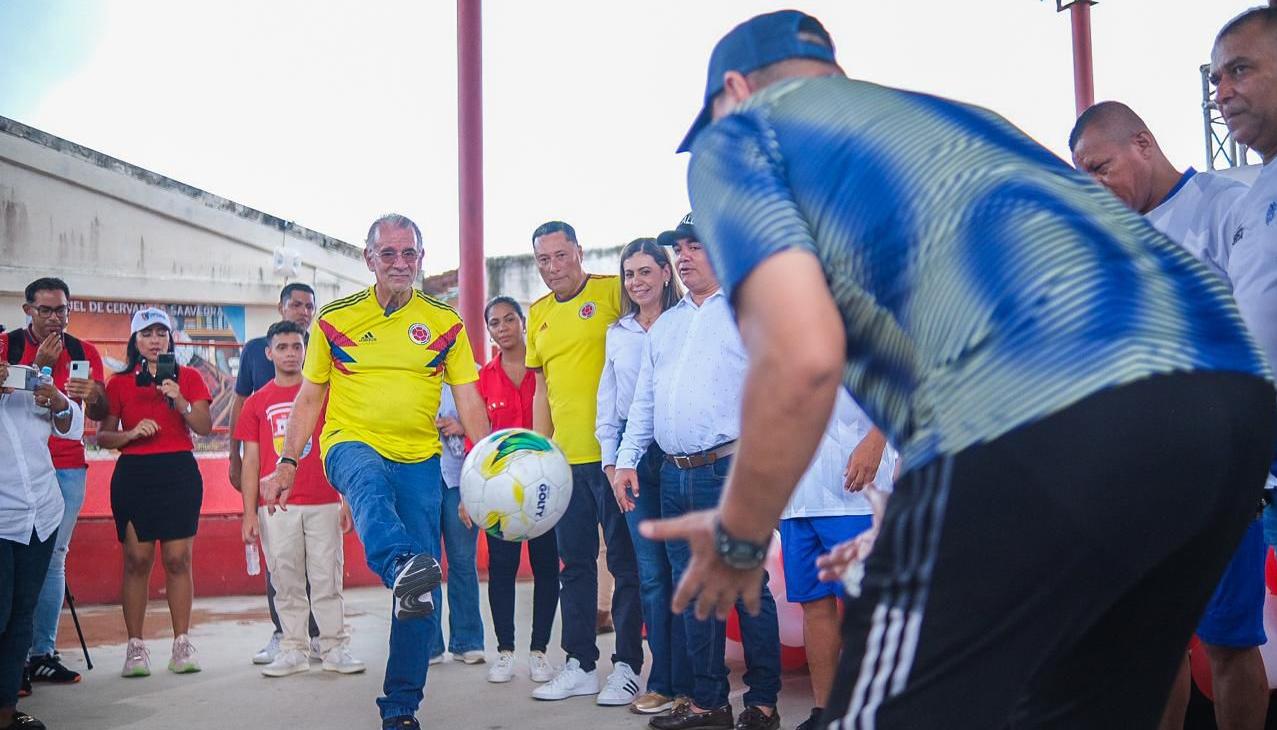 El gobernador Eduardo Verano dio el puntapié inicial del programa Fútbol 1A, en Sabanagrande.