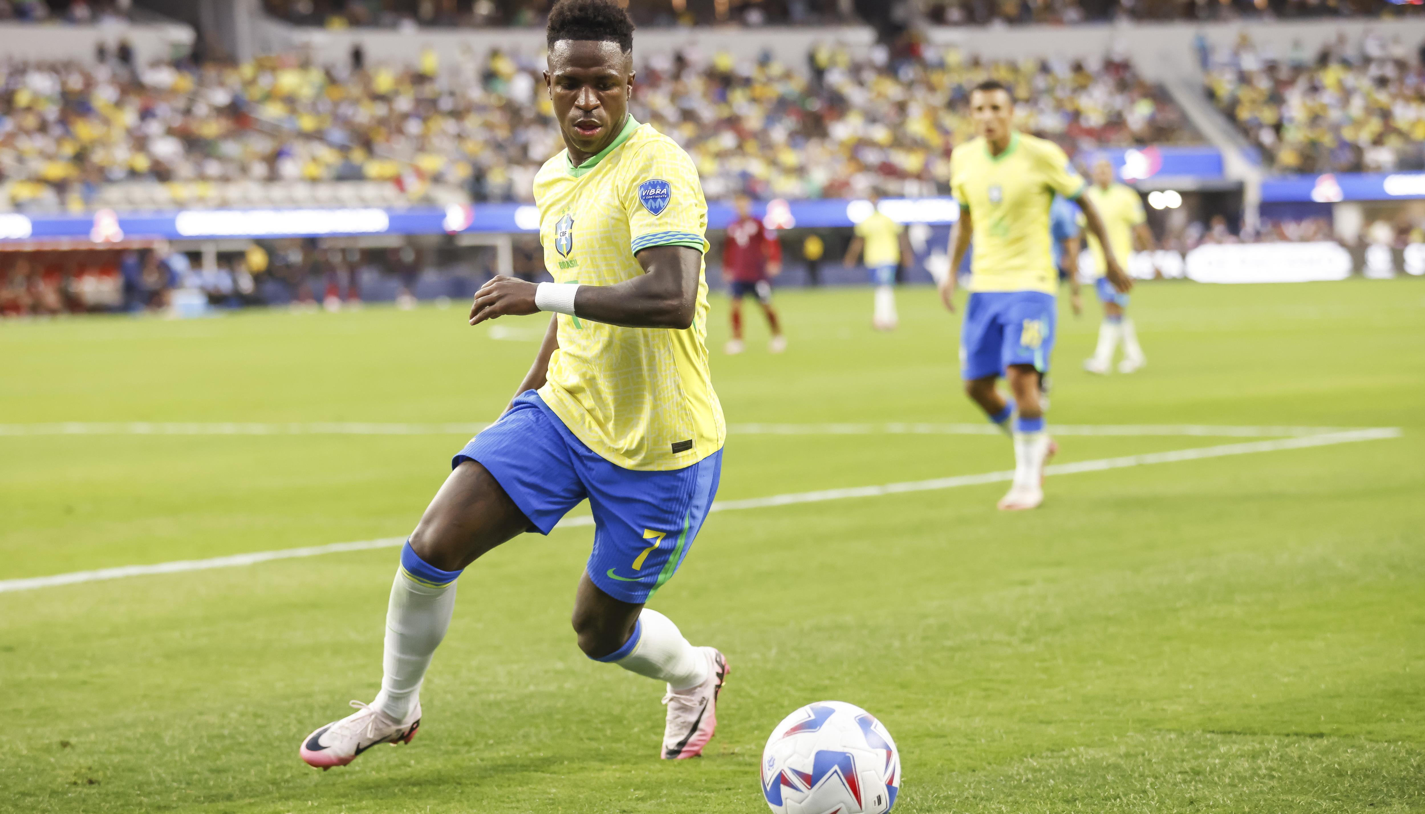 Vinicius Junior no jugó contra Uruguay por estar suspendido.