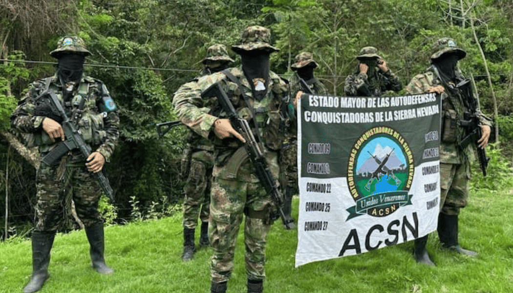 Hombres de las Autodefensas Conquistadores de la Sierra Nevada. 