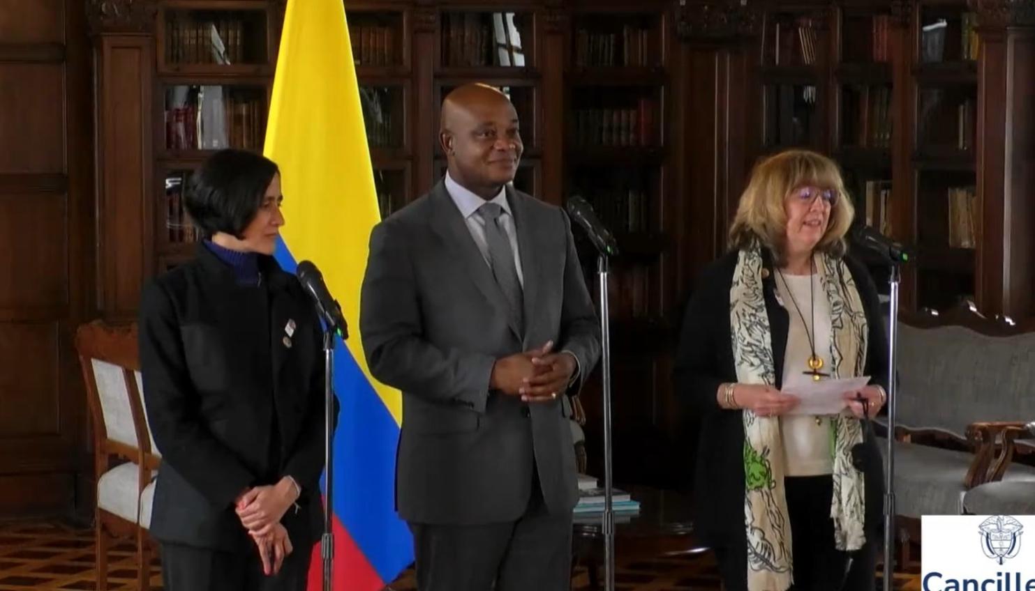 El canciller Luis Gilberto Murillo con la ministra de Ambiente, Susana Muhamad. 