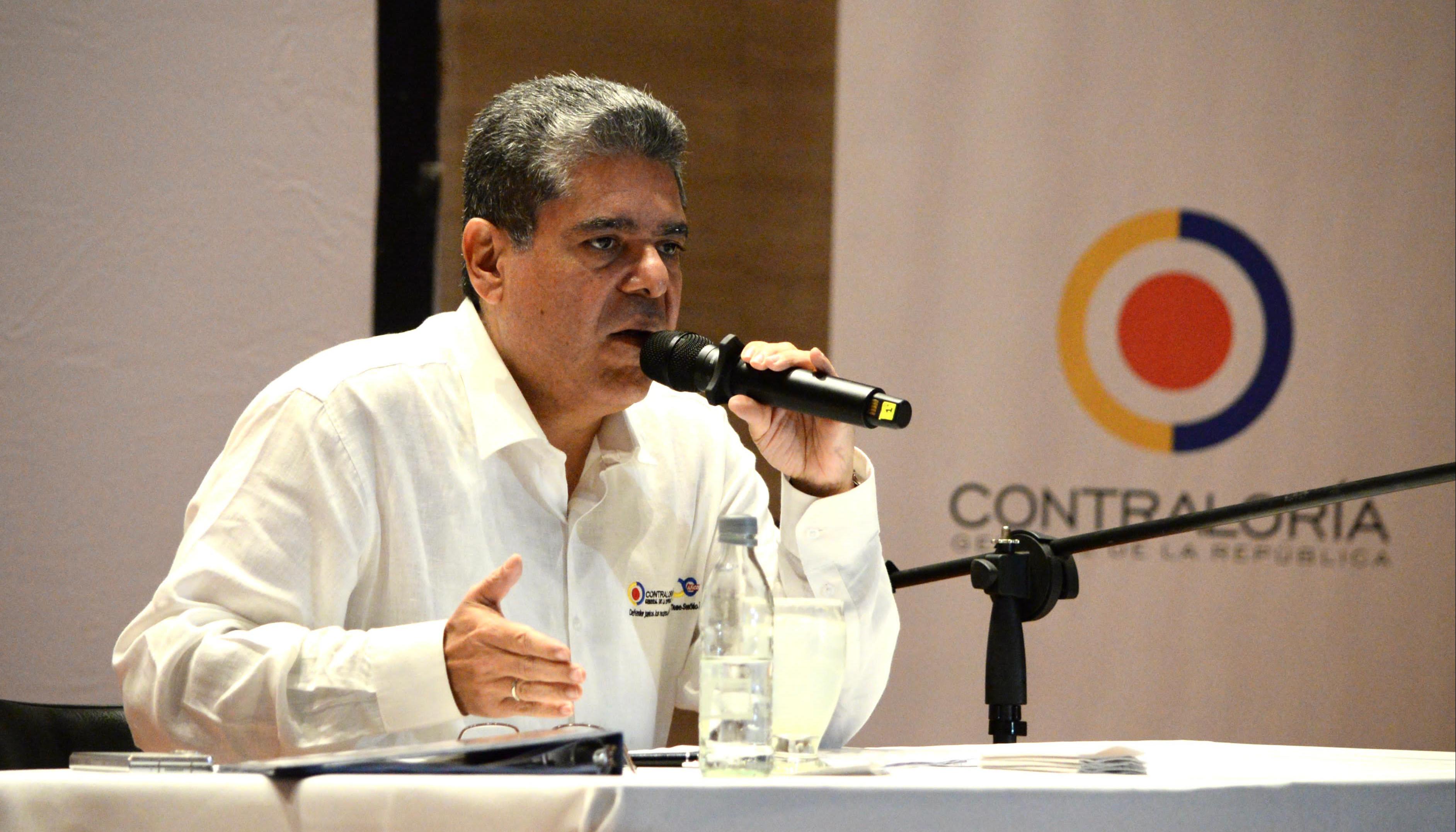 Carlos Hernán Rodríguez, Contralor General.