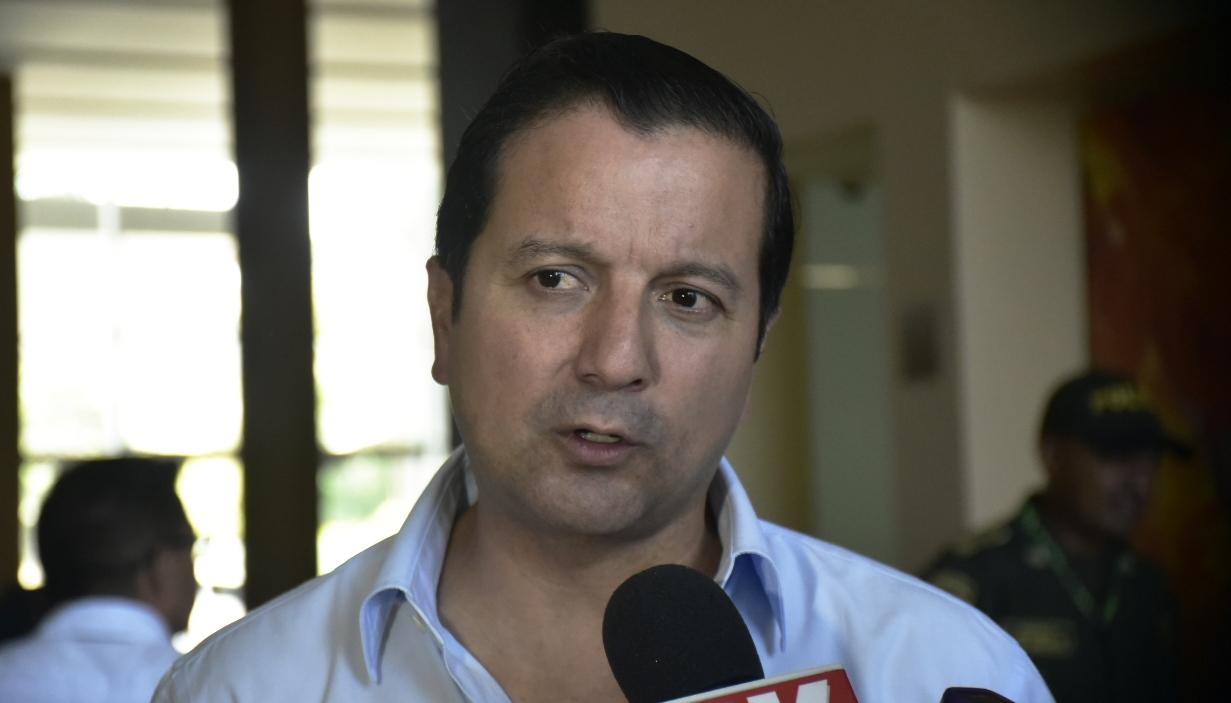 Senador David Luna.