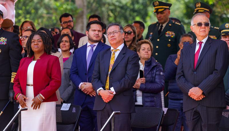 El Presidente Petro y el Ministro de Defensa, Iván Velásquez.