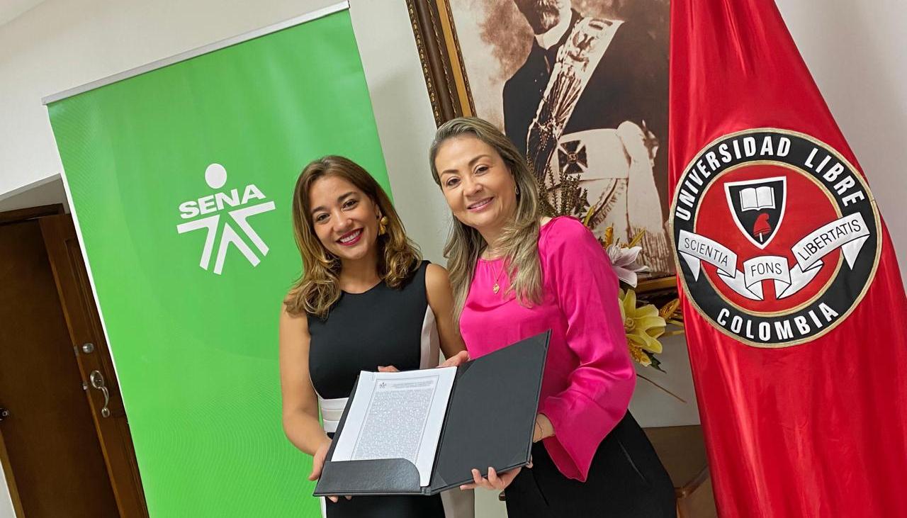 La directora del Sena Atlántico, Jacqueline Rojas; y la rectora de la Universidad, Beatriz Tovar.