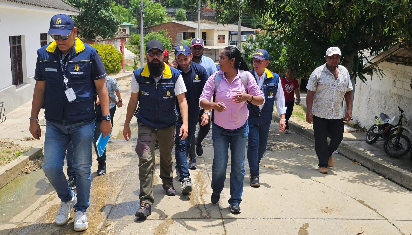 El director de la UNGRD, Carlos Carrillo, en una visita a Piojó.