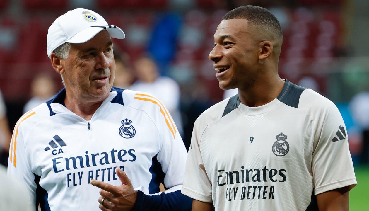 Carlo Ancelotti, técnico del Real Madrid, y Kylian Mbappé.