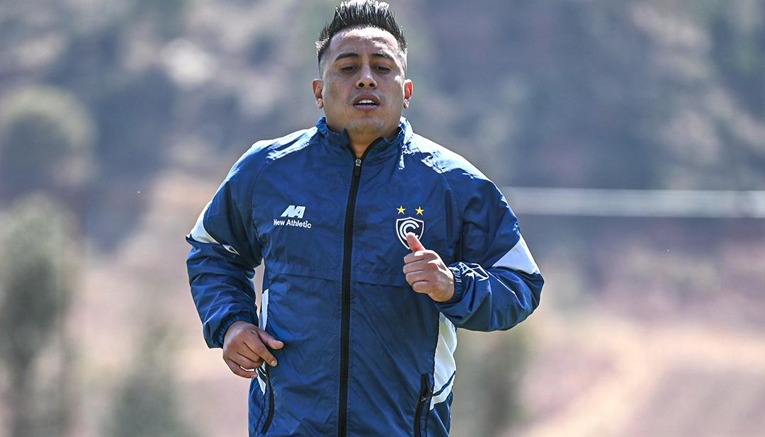 Christian Cueva durante un entrenamiento con su nuevo club Cienciano del Cusco.