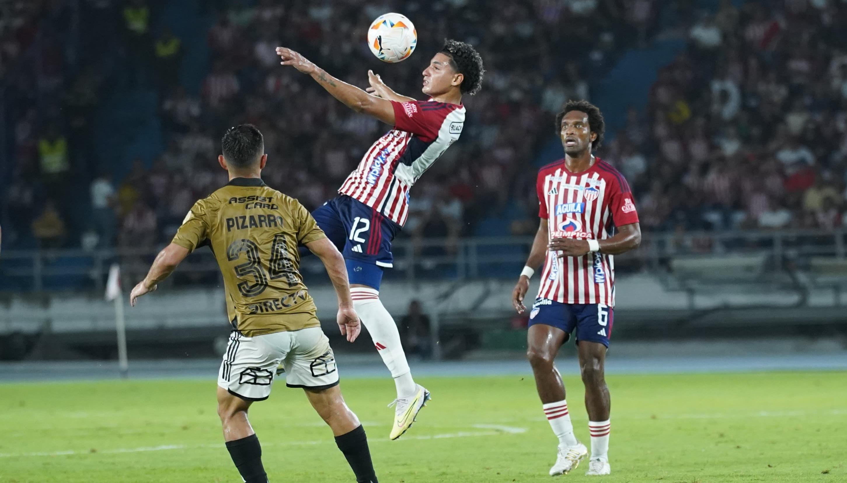 Gabriel Fuentes en un pasaje del partido contra Colo Colo. 