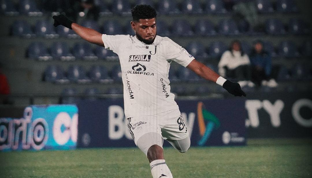 Roberto Hinojoza durante el partido ante Deportivo Pasto.