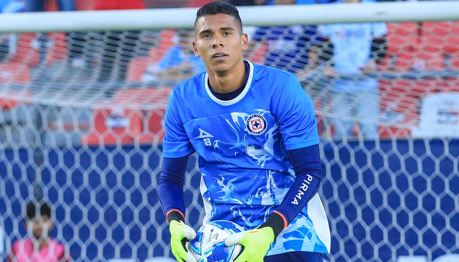 Kevin Mier, portero del Cruz Azul y de la Selección Colombia. 