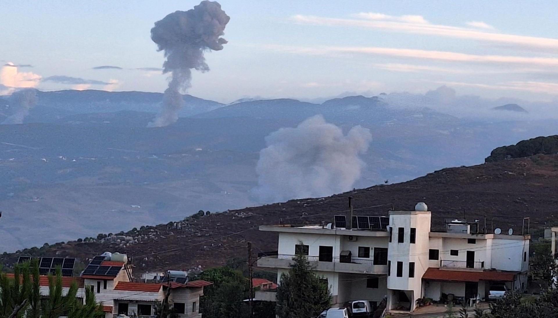 Columnas de humo por los ataques.