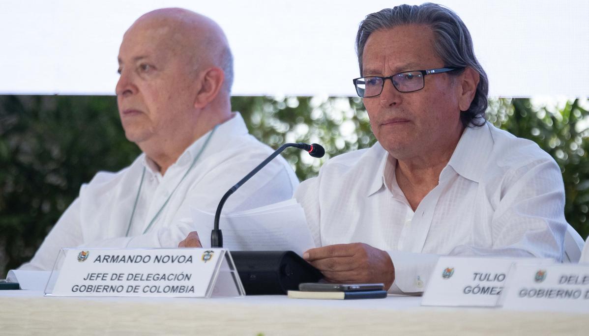 El Comisionado para la Paz, Otty Patiño, y el jefe negociador Armando Novoa.