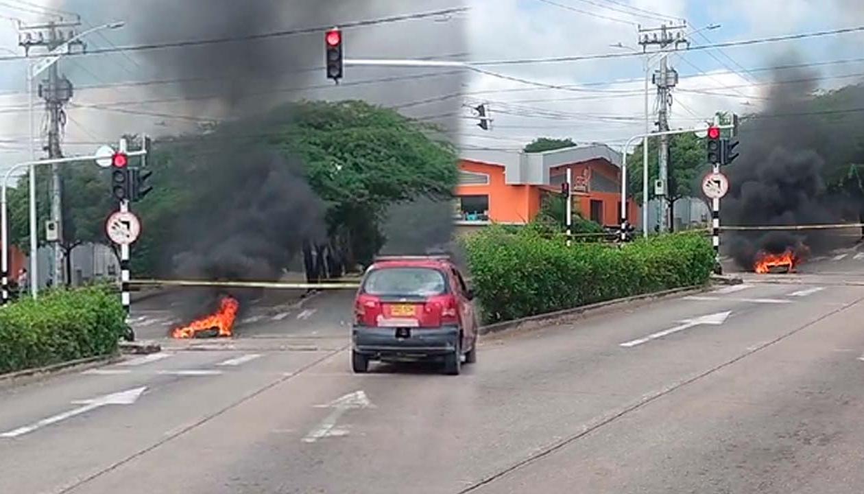 Bloqueo en la carrera 8 con calle 51B.