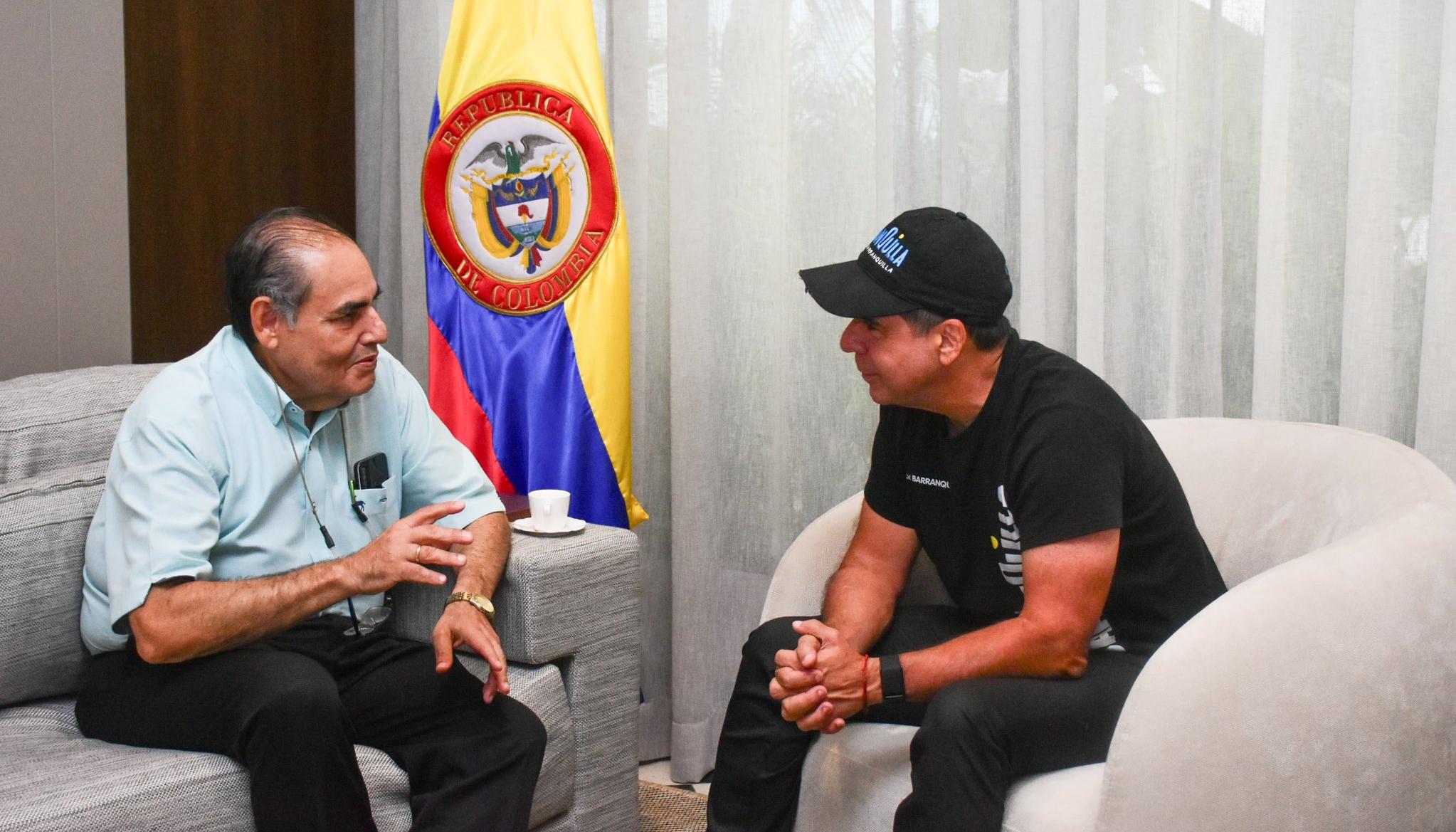 Carlos Diago, interventor de Air-e, con el alcalde de Barranquilla, Alejandro Char. 