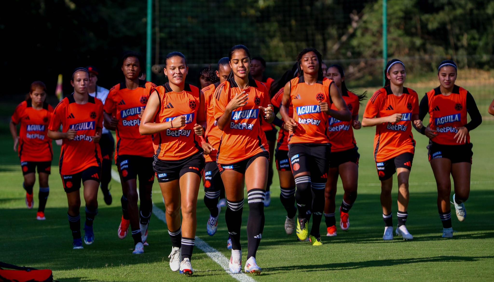 Entrenamiento de las jugadoras colombianas previo al partido.