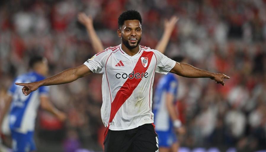 Miguel Borja celebra su gol a Atlético Tucumán.