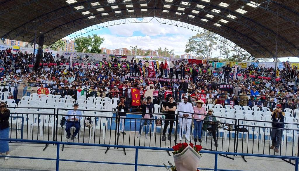 Reunión en la Universidad Nacional.