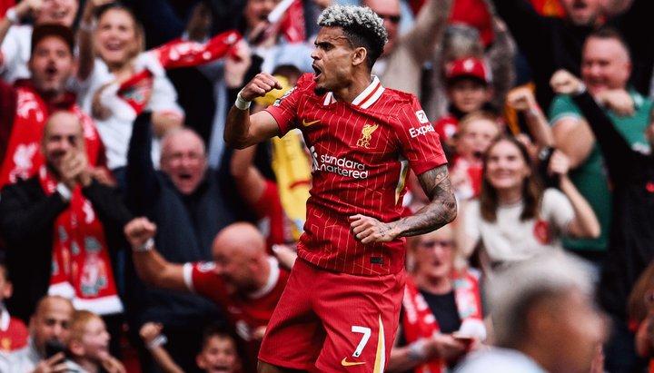 Luis Díaz celebrando uno de sus goles en el partido.