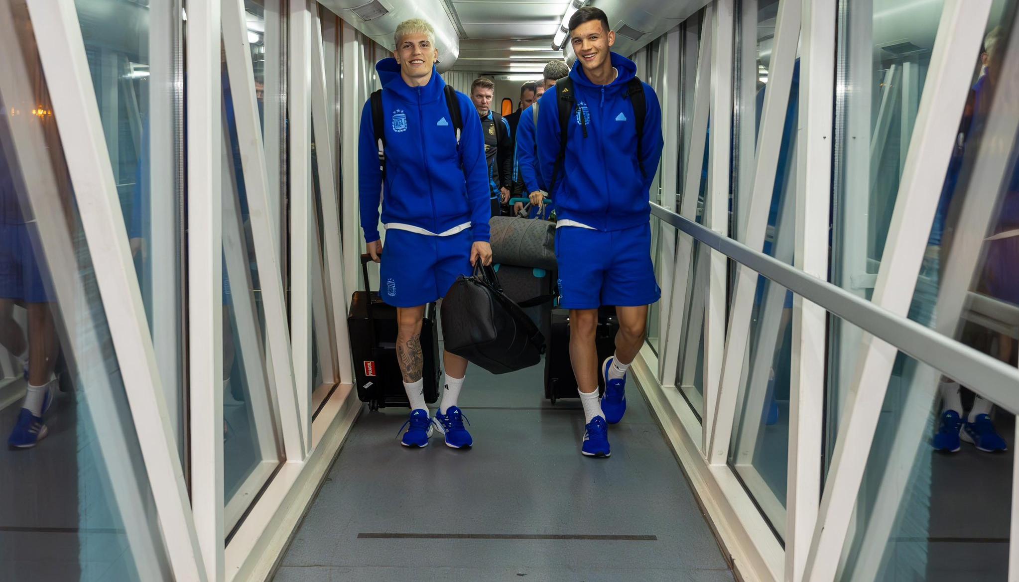 Jugadores de Argentina en el aeropuerto Ernesto Cortissoz.