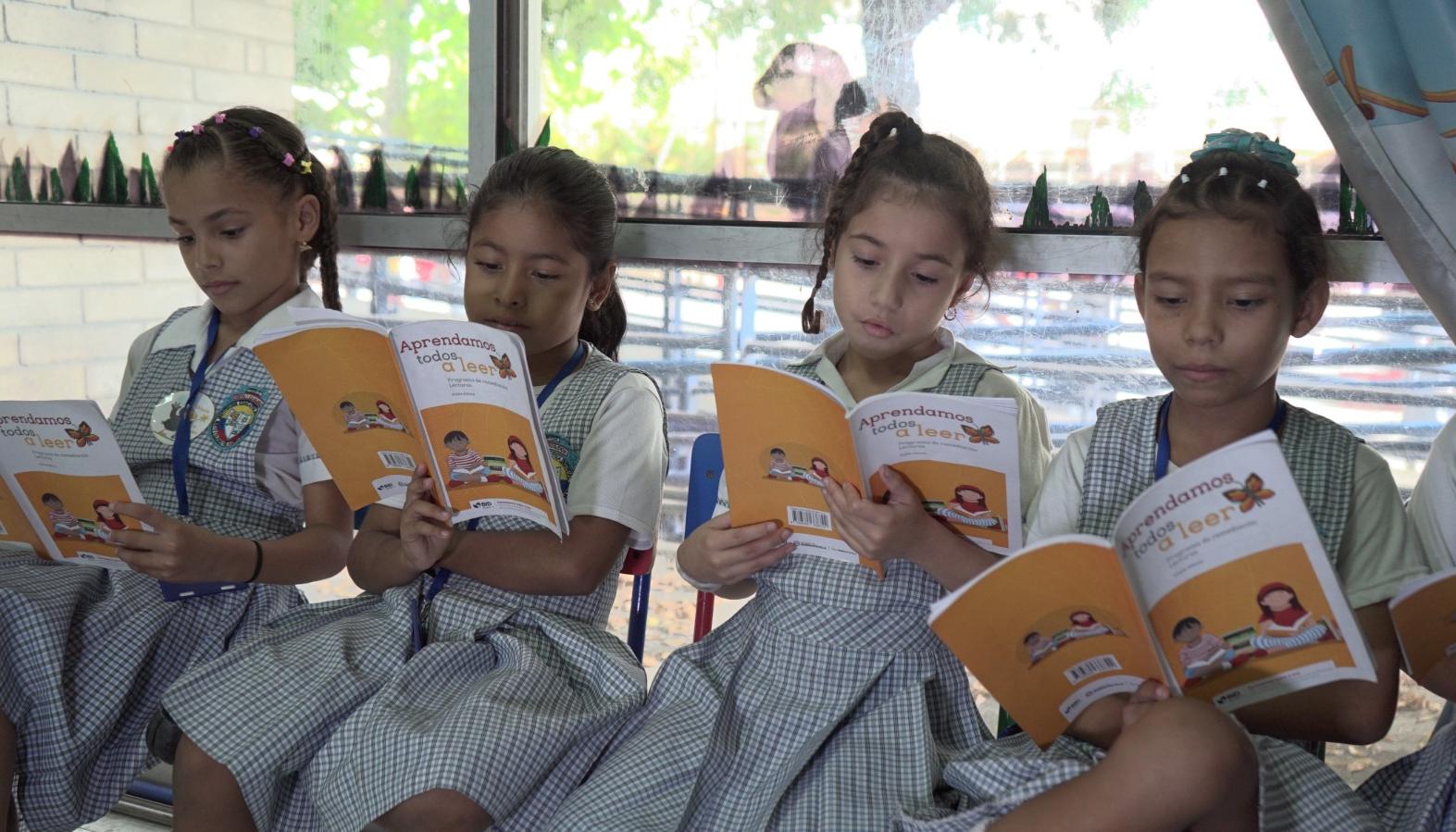 Lectura en una Institución Educativa de Barranquilla.